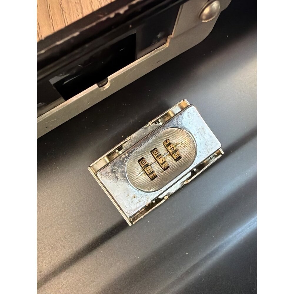 Zero Halliburton Black Hard-Shell Camera Case Wit… - image 7